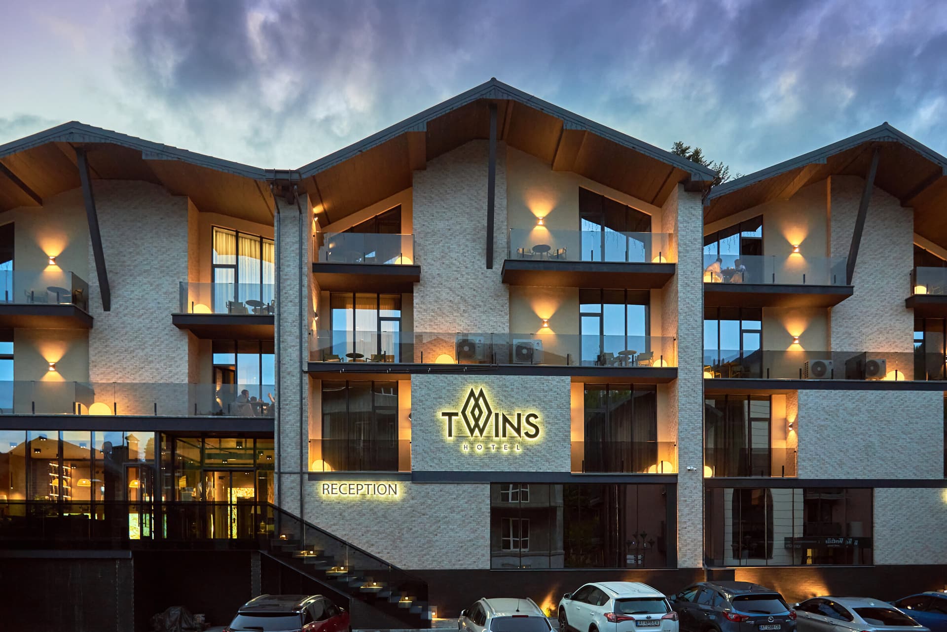 Twins Hotel & Spa у Буковелі біля підйомника з басейнами, фото 1 fomich.ua
